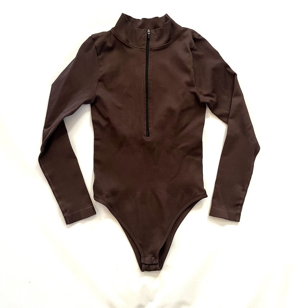 OQQ Brown Ribbed 1/2 Zip Long Sleeve Activewear Body Suit Top Womens M